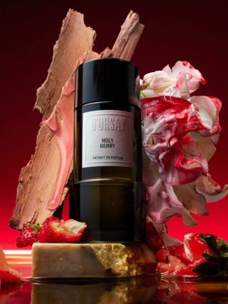 NOVINKA HOLY BERRY 🍓 Extrait de Parfum od @dorsayparis Tu sa pokušenie stáva rituálom. Explózia červených bobúľ,...