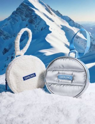 Najútulnejšia jazda tejto sezóny. 🎿🧸❄️✨ Vkĺznite do zimnej starostlivosti o telo a pleť s kolekciou DARLING. Zimná...