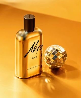 GLOW Extrait de Parfum ✨ @akrofragrances inšpirovaná neónovým teplom večierkov po zotmení. Vôňa s hĺbkou, komplexnosťou a...
